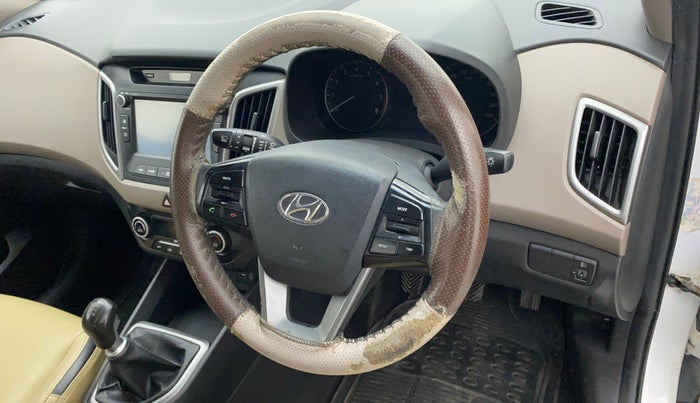 2017 Hyundai Creta SX PLUS 1.6 PETROL, Petrol, Manual, 98,397 km, Steering wheel - Steering cover is minor torn