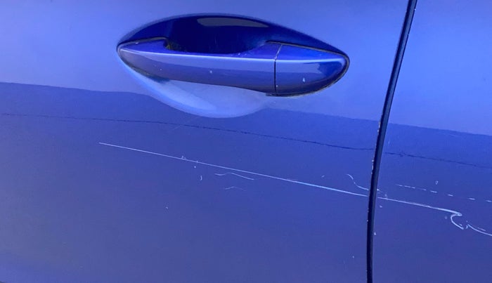 2015 Hyundai Elite i20 SPORTZ 1.2, Petrol, Manual, 68,640 km, Front passenger door - Minor scratches