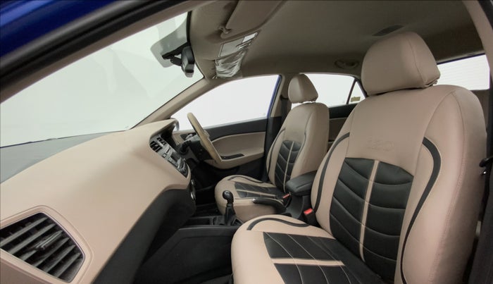 2015 Hyundai Elite i20 SPORTZ 1.2, Petrol, Manual, 68,640 km, Right Side Front Door Cabin