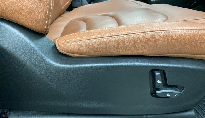 2021 MG HECTOR PLUS SMART 2.0 7STR, Diesel, Manual, 25,833 km, Driver Side Adjustment Panel