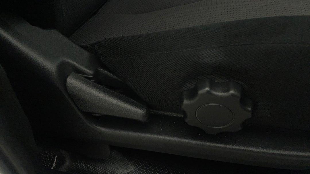 2020 Mitsubishi Triton Glx Plus (4x4), Automatic, 67191 km, Drivers Side Adjustment Panel