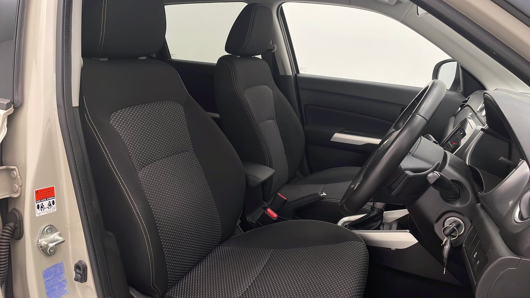 2018 Suzuki Vitara Rt-s, Automatic, 97207 km, Right Side Front Door Cabin View