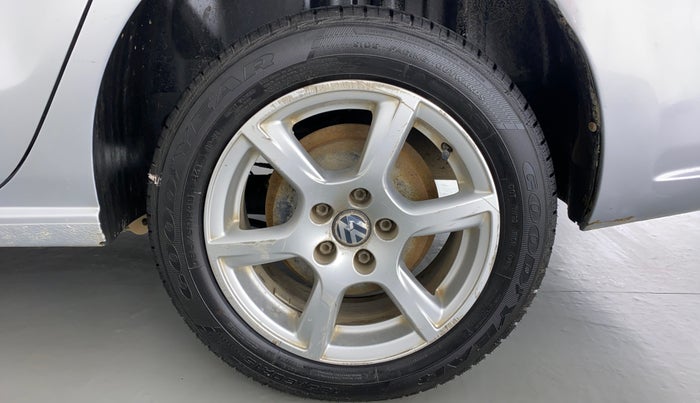 2013 Volkswagen Vento HIGHLINE PETROL AT, Petrol, Automatic, 67,882 km, Left Rear Wheel