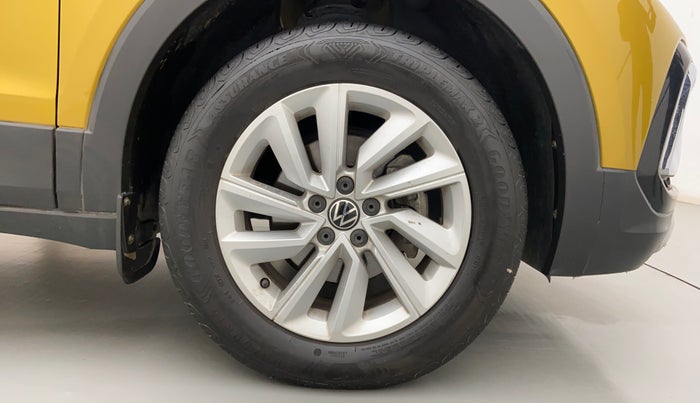 2022 Volkswagen TAIGUN HIGHLINE 1.0 TSI AT, Petrol, Automatic, 9,703 km, Right Front Wheel