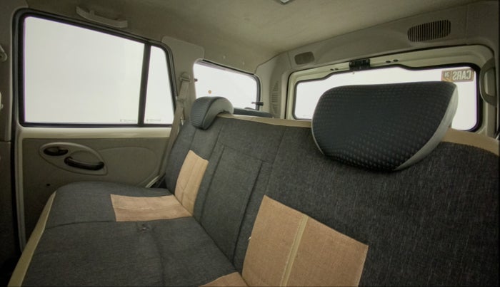 2015 Mahindra Scorpio S4, Diesel, Manual, 70,430 km, Right Side Rear Door Cabin