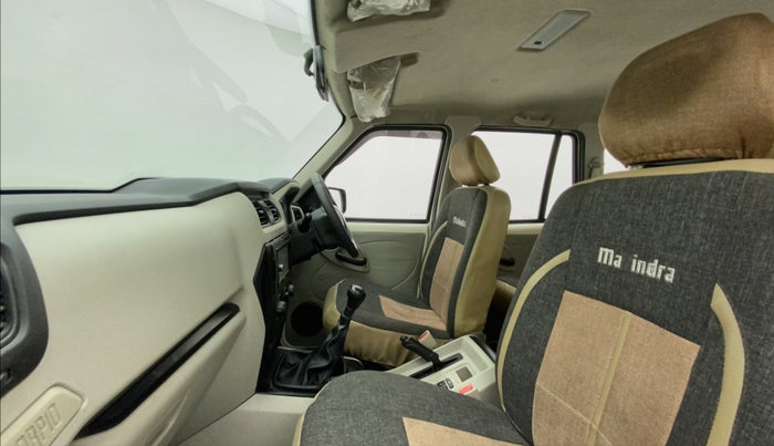 2015 Mahindra Scorpio S4, Diesel, Manual, 70,430 km, Right Side Front Door Cabin