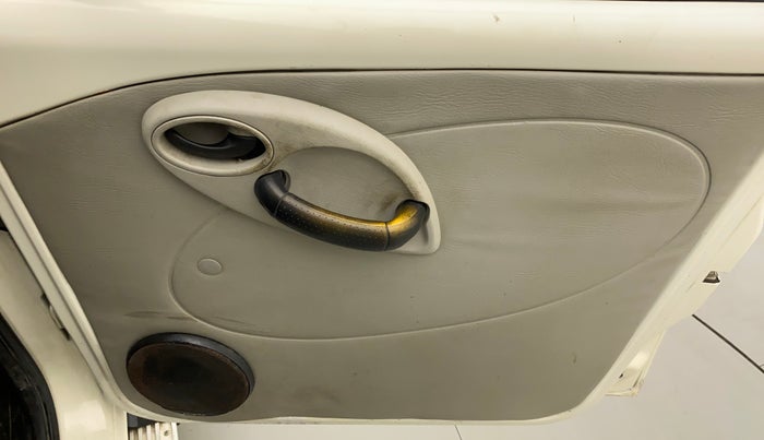 2015 Mahindra Scorpio S4, Diesel, Manual, 70,430 km, Driver Side Door Panels Control
