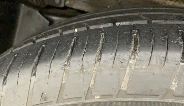 2015 Mahindra Scorpio S4, Diesel, Manual, 70,430 km, Left Rear Tyre Tread