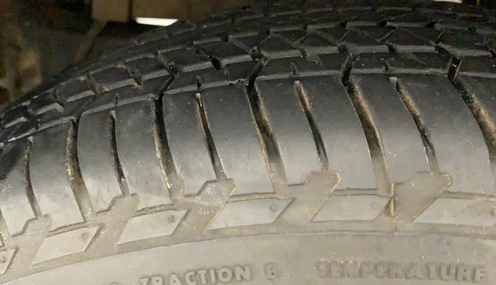 2015 Mahindra Scorpio S4, Diesel, Manual, 70,430 km, Left Front Tyre Tread