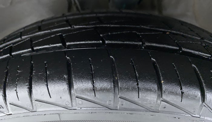 2019 Maruti Alto LXI, Petrol, Manual, 5,448 km, Left Front Tyre Tread