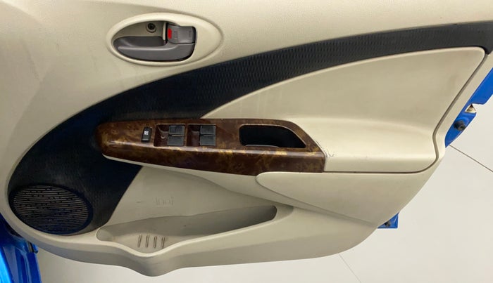 2011 Toyota Etios Liva G, Petrol, Manual, 74,374 km, Driver Side Door Panels Control