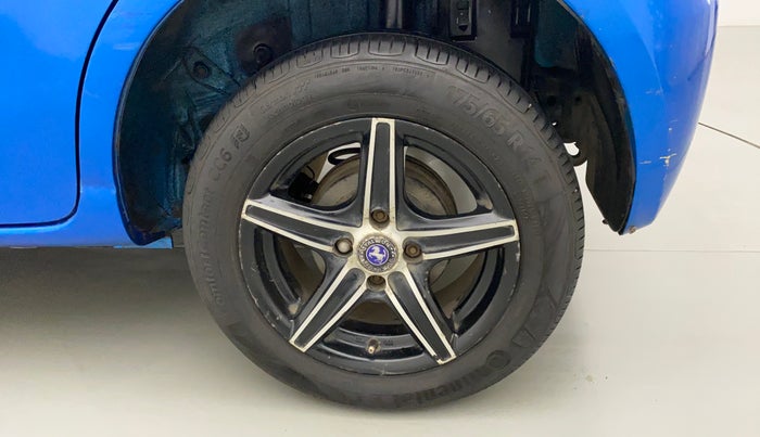 2011 Toyota Etios Liva G, Petrol, Manual, 74,374 km, Left Rear Wheel