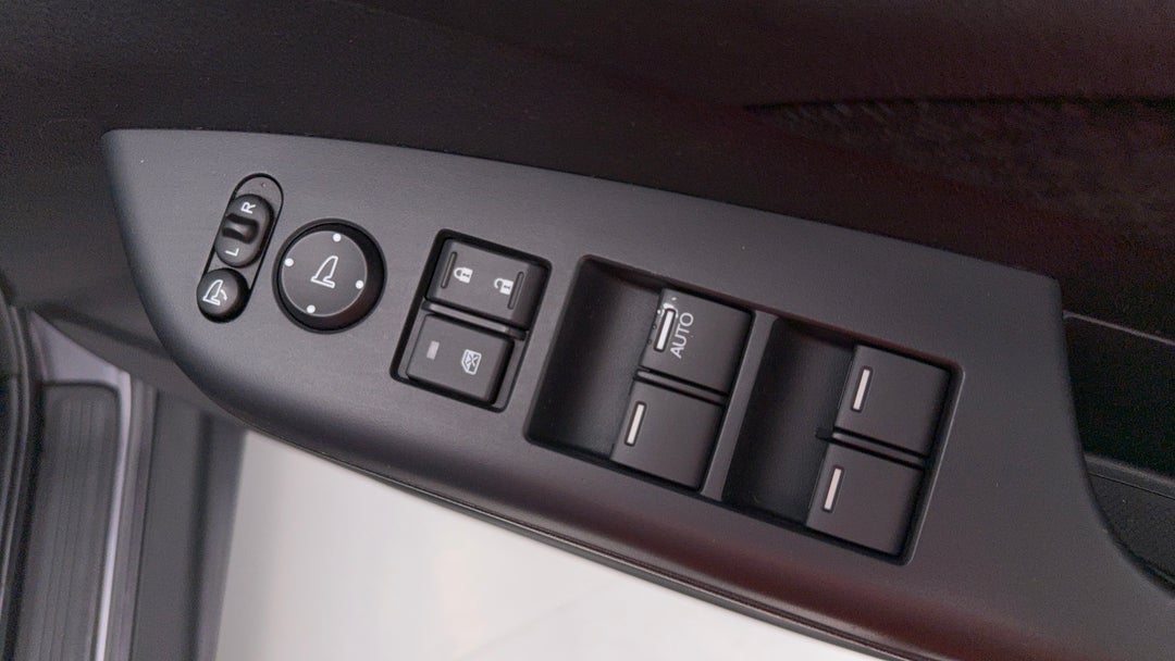 2014 Honda CR-V Vti-s (4x4), Automatic, 94227 km, Drivers Side Door Panel Controls