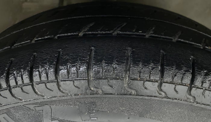 2017 Maruti Alto 800 LXI, Petrol, Manual, 37,164 km, Right Front Tyre Tread