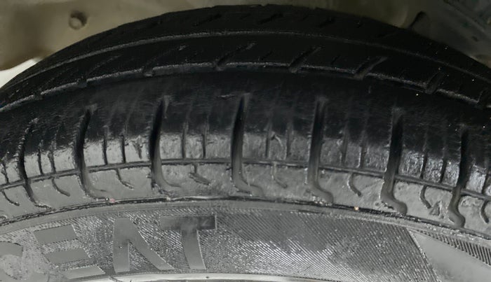 2017 Maruti Alto 800 LXI, Petrol, Manual, 37,164 km, Left Front Tyre Tread