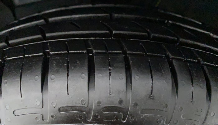 2021 Hyundai GRAND I10 NIOS SPORTZ CNG MT, CNG, Manual, 9,638 km, Left Front Tyre Tread
