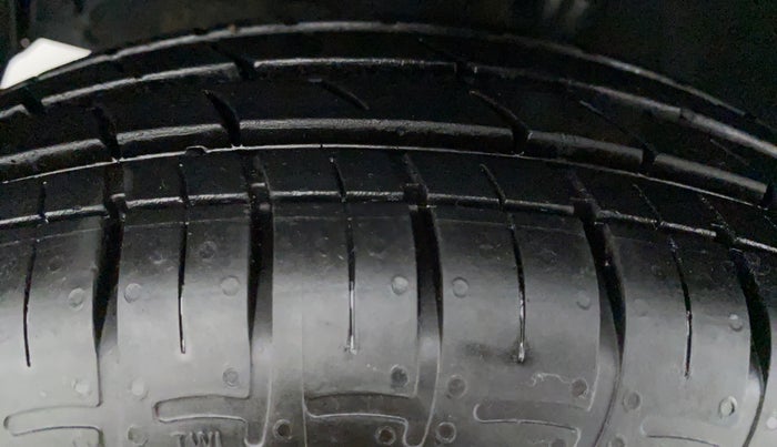 2021 Hyundai GRAND I10 NIOS SPORTZ CNG MT, CNG, Manual, 9,638 km, Left Rear Tyre Tread