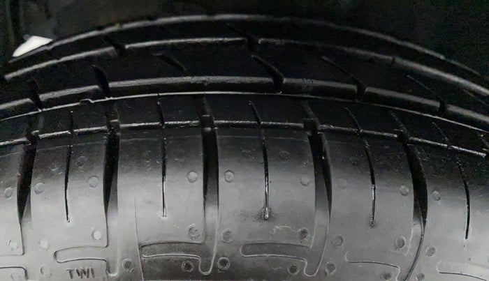 2021 Hyundai GRAND I10 NIOS SPORTZ CNG MT, CNG, Manual, 9,638 km, Right Rear Tyre Tread