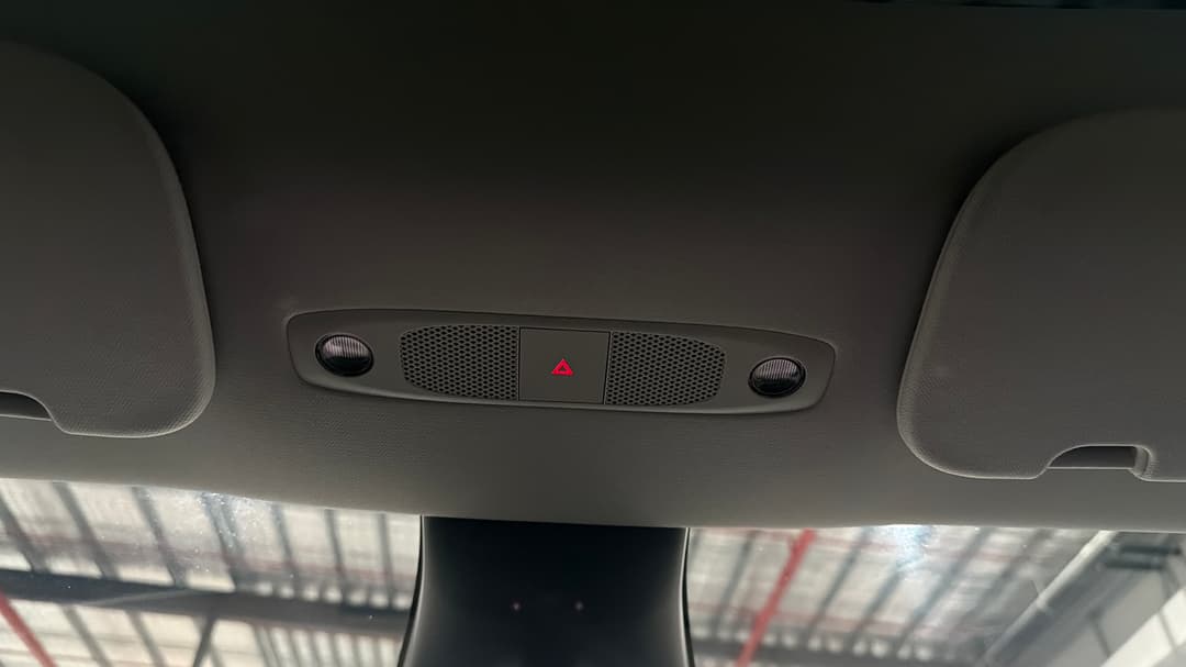 2024 Tesla Model Y Rear-wheel Drive, Automatic, 23489 km, On-Roof Controls/Sunglass holder
