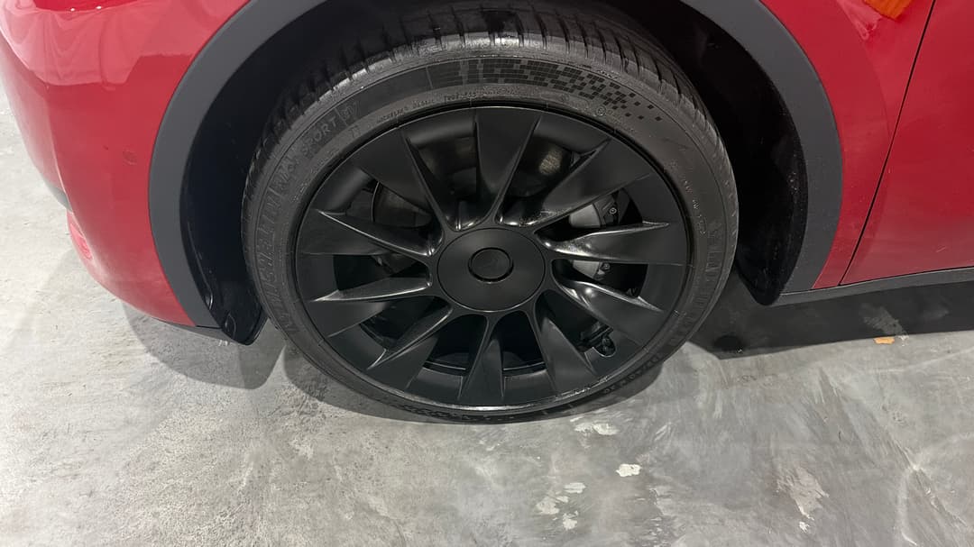 2024 Tesla Model Y Rear-wheel Drive, Automatic, 23489 km, Left Front Wheel