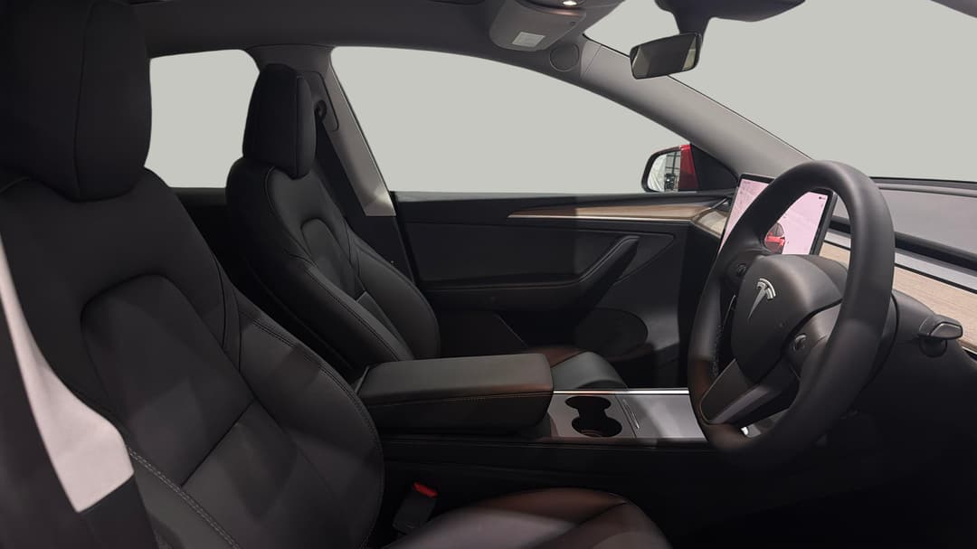2024 Tesla Model Y Rear-wheel Drive, Automatic, 23489 km, Right Side Front Door Cabin View
