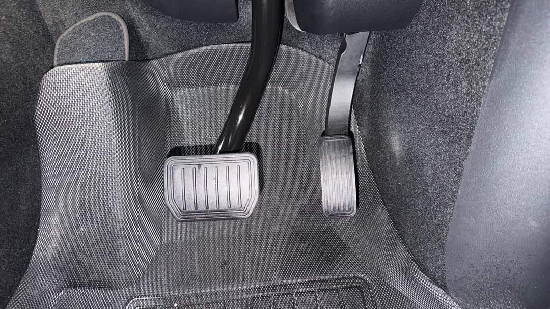 2024 Tesla Model Y Rear-wheel Drive, Automatic, 23489 km, Pedals and Footmat