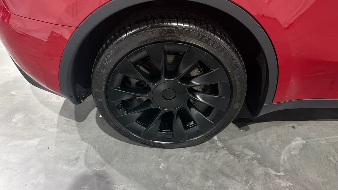 2024 Tesla Model Y Rear-wheel Drive, Automatic, 23489 km, Right Rear Wheel