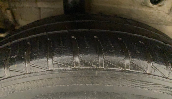 2015 Maruti Celerio VXI CNG, CNG, Manual, 56,930 km, Right Rear Tyre Tread