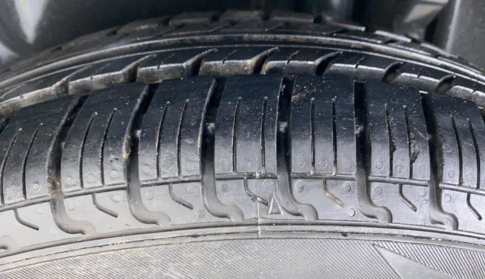 2013 Maruti Swift Dzire LXI 1.2 BS IV, CNG, Manual, 53,875 km, Left Rear Tyre Tread