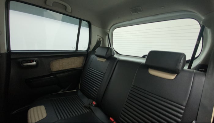 2018 Maruti Wagon R 1.0 VXI OPT, Petrol, Manual, 84,104 km, Right Side Rear Door Cabin