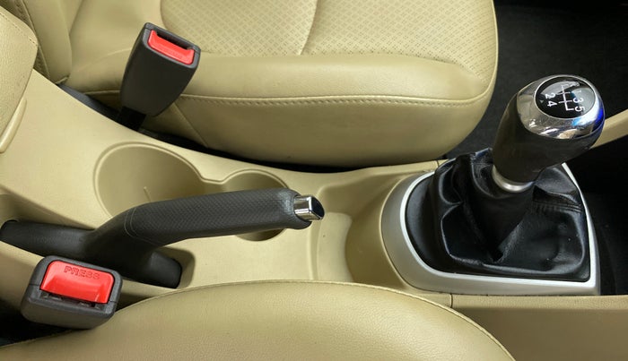 2013 Hyundai Verna FLUIDIC 1.6 SX VTVT OPT, Petrol, Manual, 36,802 km, Gear Lever