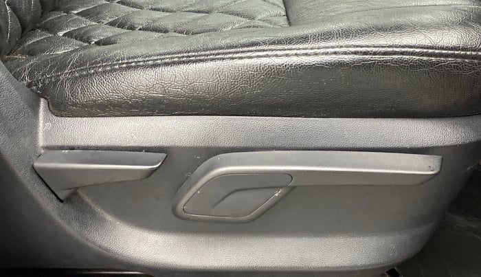 2017 Mahindra KUV 100 NXT K8 6 STR, Petrol, Manual, 27,537 km, Driver Side Adjustment Panel
