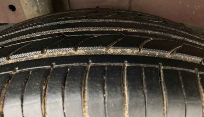 2017 Mahindra KUV 100 NXT K8 6 STR, Petrol, Manual, 27,537 km, Right Rear Tyre Tread