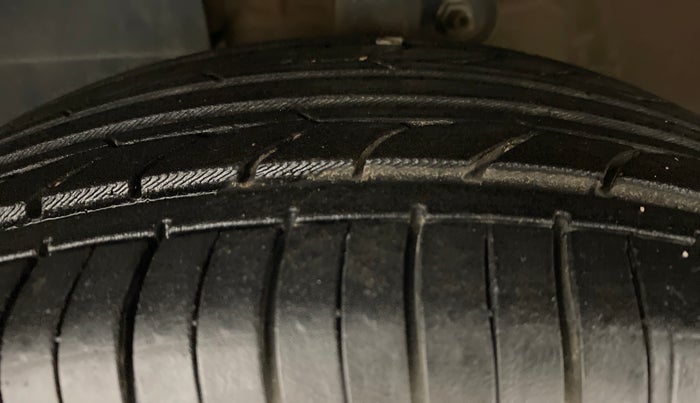 2017 Mahindra KUV 100 NXT K8 6 STR, Petrol, Manual, 27,537 km, Left Front Tyre Tread