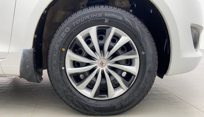 2014 Maruti Swift VXI D, Petrol, Manual, 1,18,396 km, Right Front Tyre