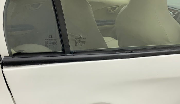 2015 Honda Amaze 1.2L I-VTEC S, Petrol, Manual, 24,184 km, Right rear door - Weather strip has minor damage