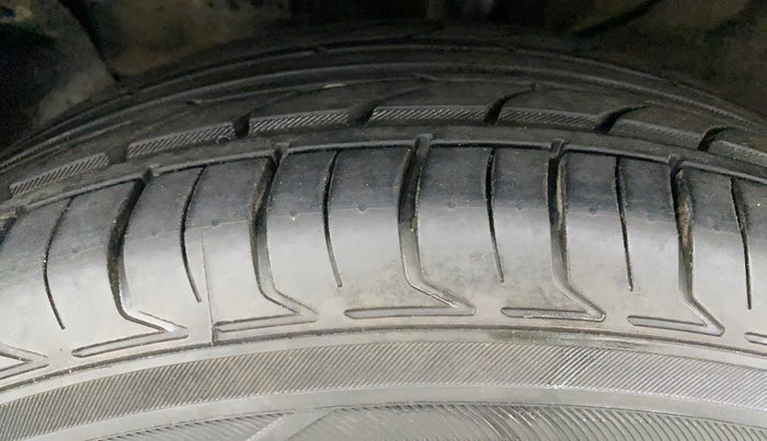 2017 Hyundai Creta 1.6 E + VTVT, Petrol, Manual, 26,792 km, Left Front Tyre Tread
