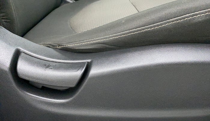 2017 Hyundai Creta 1.6 E + VTVT, Petrol, Manual, 26,792 km, Driver Side Adjustment Panel