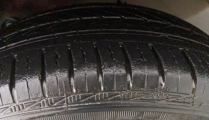 2017 Honda Brio VX MT, Petrol, Manual, 24,414 km, Left Rear Tyre Tread