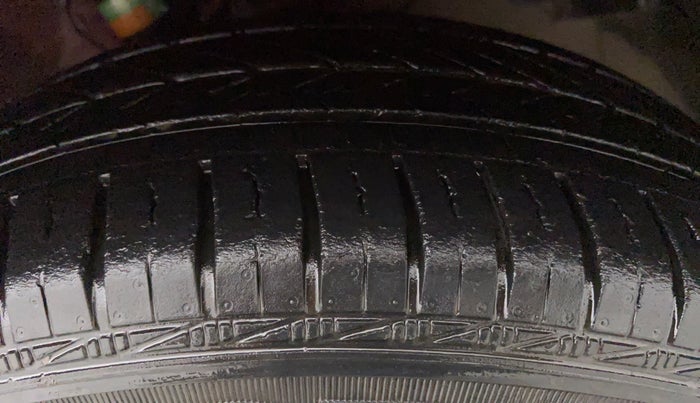 2017 Honda Brio VX MT, Petrol, Manual, 24,414 km, Left Front Tyre Tread