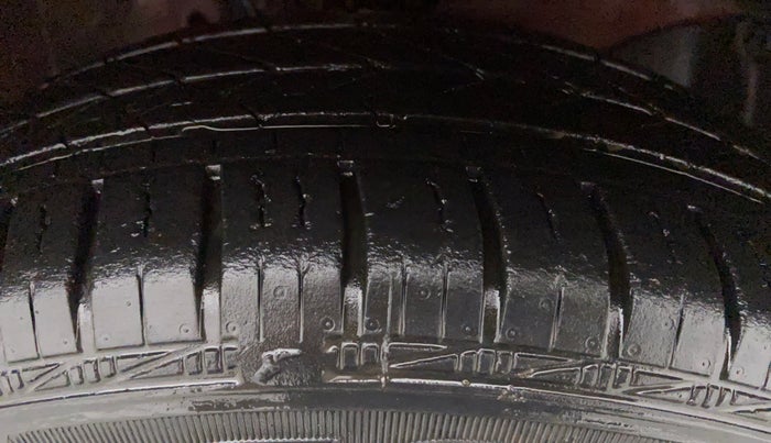 2017 Honda Brio VX MT, Petrol, Manual, 24,414 km, Right Front Tyre Tread