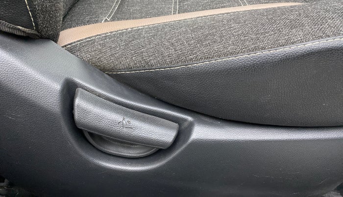 2017 Hyundai Grand i10 MAGNA 1.2 KAPPA VTVT, Petrol, Manual, 35,775 km, Driver Side Adjustment Panel