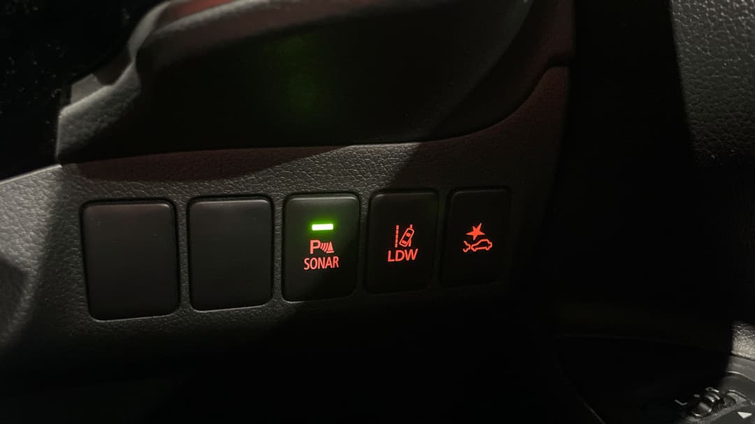 2020 Mitsubishi Outlander Es 7 Seat (2WD), Automatic, 100406 km, Utility Switches/Buttons