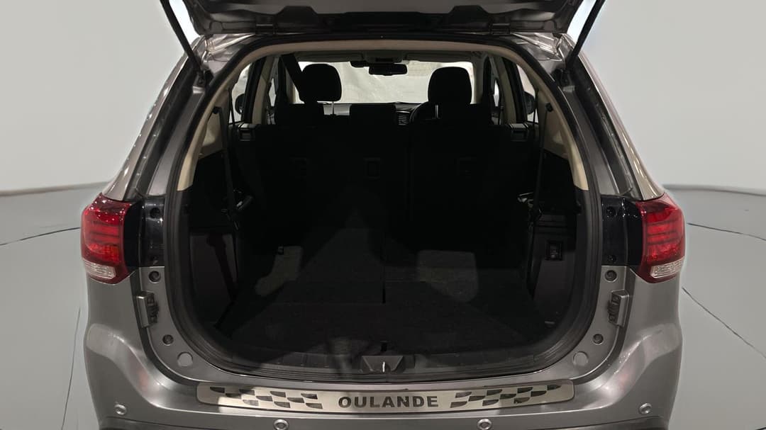 2020 Mitsubishi Outlander Es 7 Seat (2WD), Automatic, 100406 km, Boot Inside View