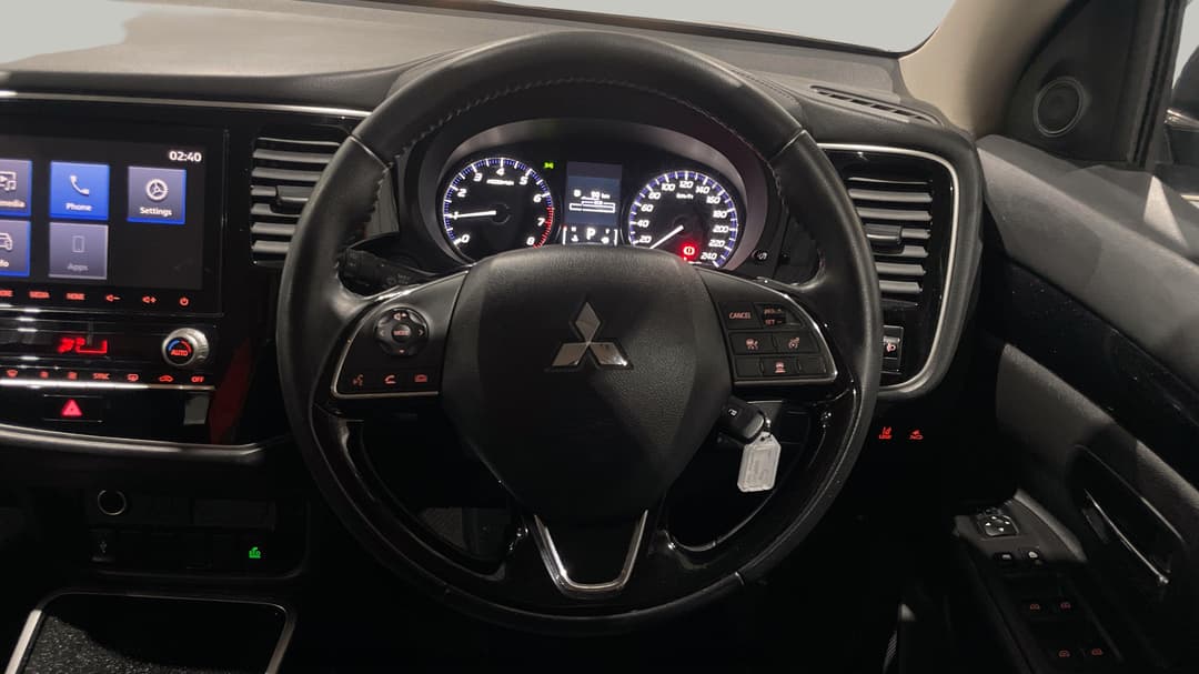 2020 Mitsubishi Outlander Es 7 Seat (2WD), Automatic, 100406 km, Steering Wheel Close-up
