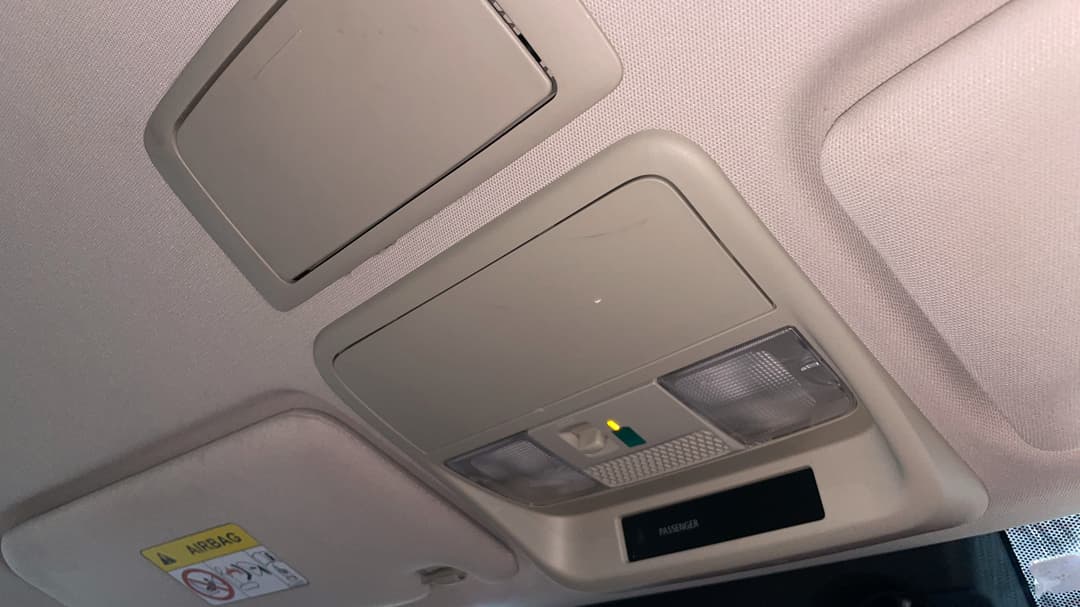 2020 Mitsubishi Outlander Es 7 Seat (2WD), Automatic, 100406 km, On-Roof Controls/Sunglass holder