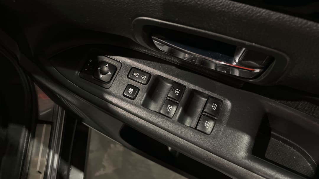 2020 Mitsubishi Outlander Es 7 Seat (2WD), Automatic, 100406 km, Drivers Side Door Panel Controls