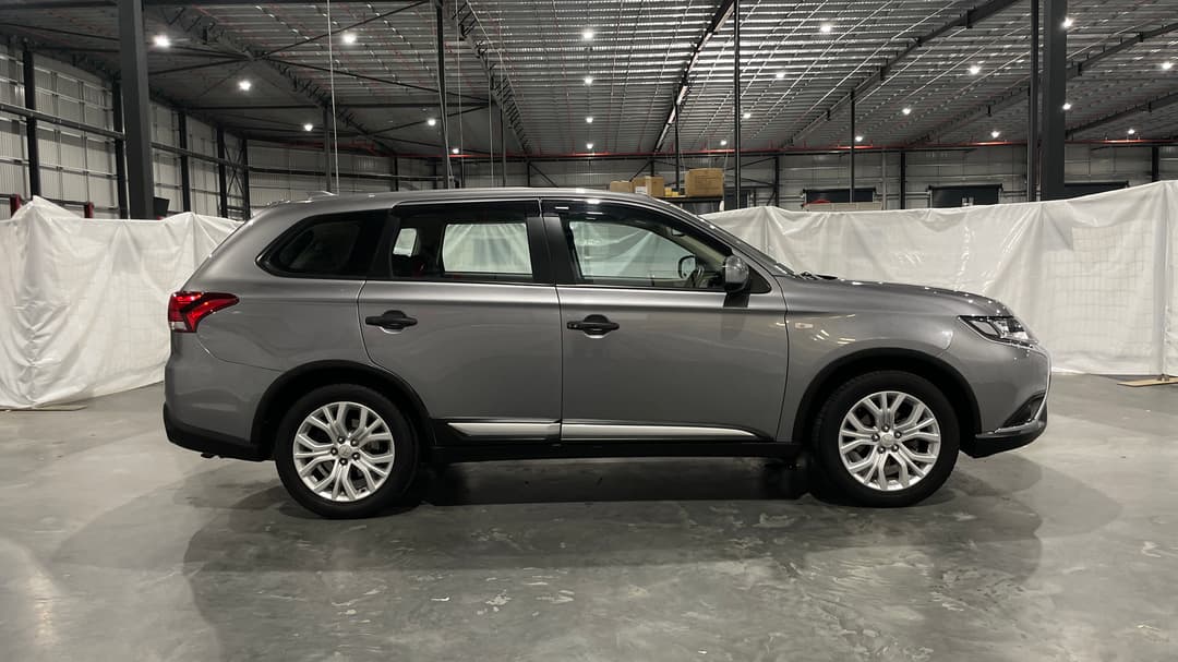 2020 Mitsubishi Outlander Es 7 Seat (2WD), Automatic, 100406 km, Right Side View