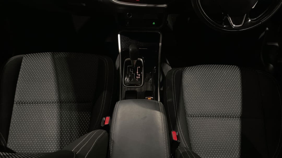 2020 Mitsubishi Outlander Es 7 Seat (2WD), Automatic, 100406 km, Center Console