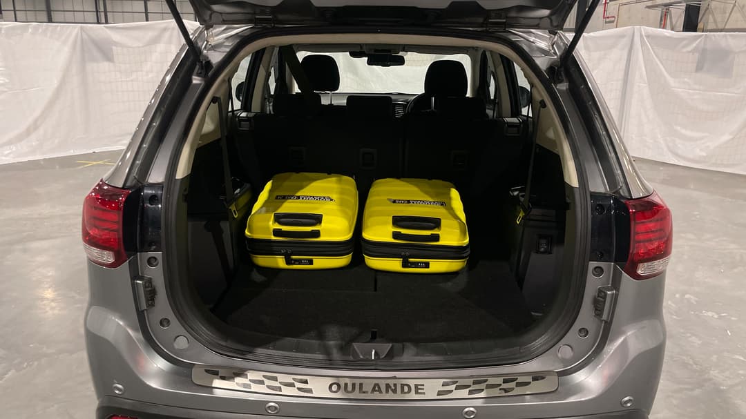 2020 Mitsubishi Outlander Es 7 Seat (2WD), Automatic, 100406 km, Boot Inside View with Luggage